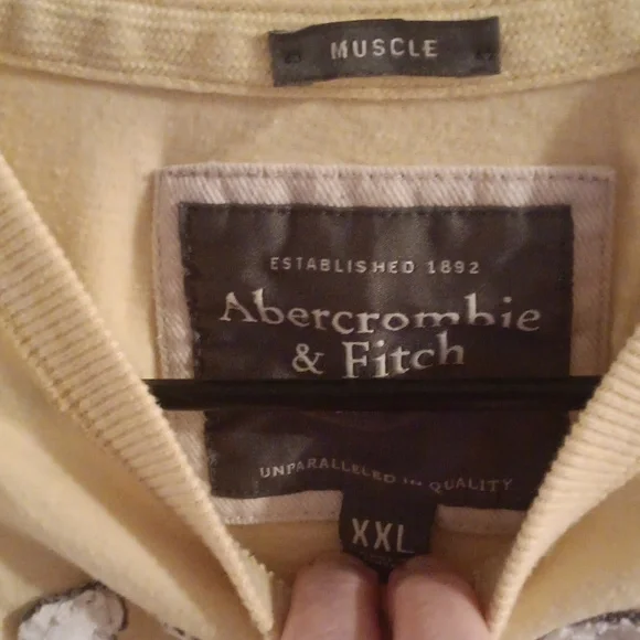 Men's Abercrombie & Fitch T-shirt - Picture 3 of 5